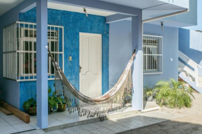 Casa 150m da praia em pátio familiar, Florianópolis